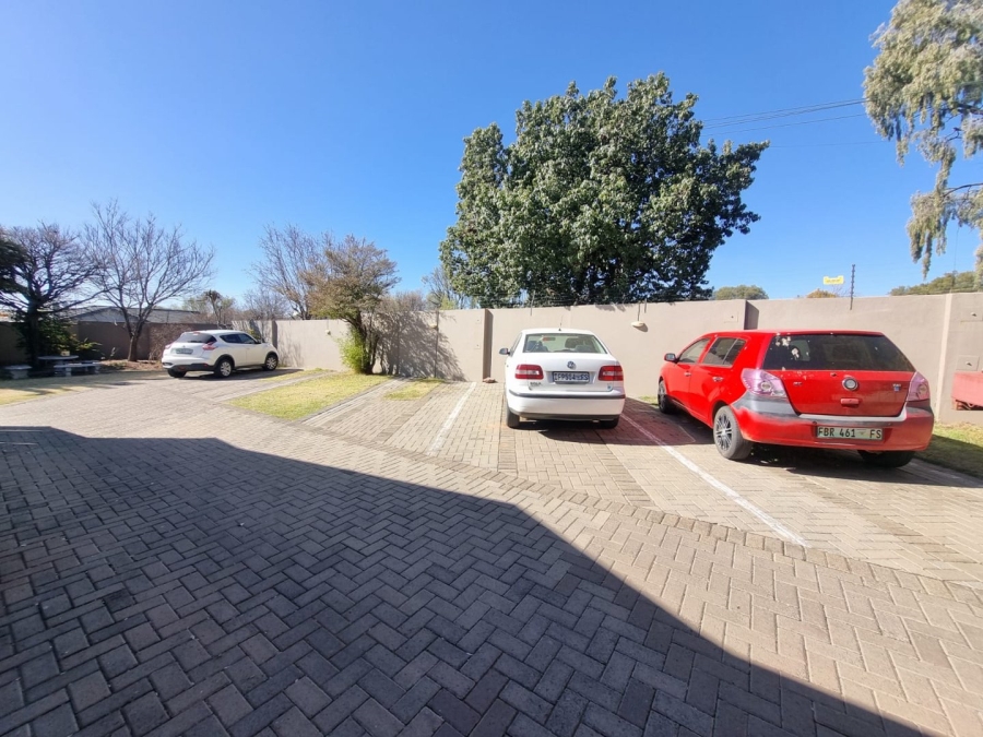 10 Bedroom Property for Sale in Dan Pienaar Free State